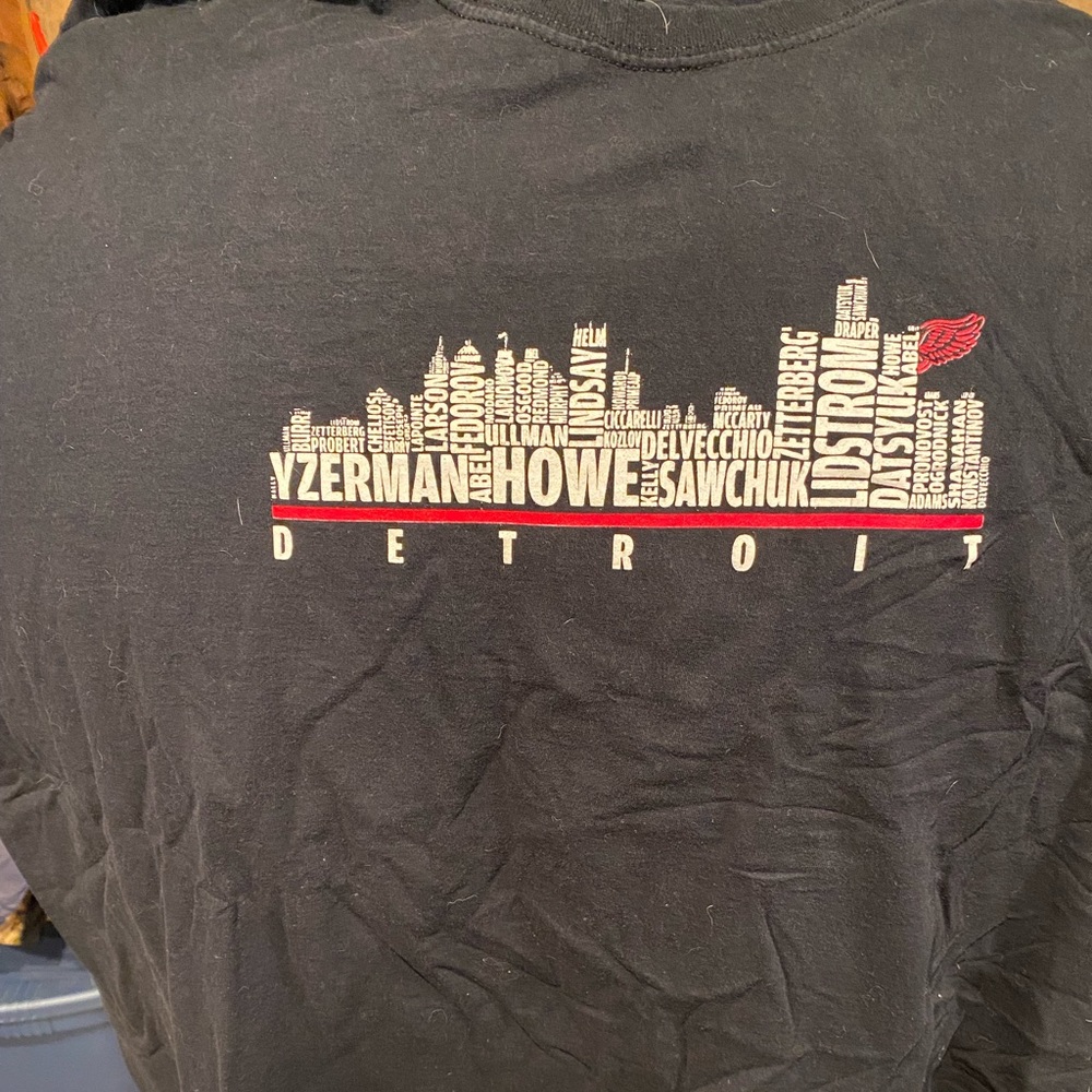 Used- Detroit Redwings graphic tee